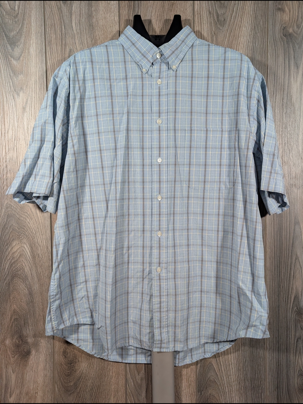 Turnbury Men's Light Blue Plaid Short-Sleeve Button-Down Shirt